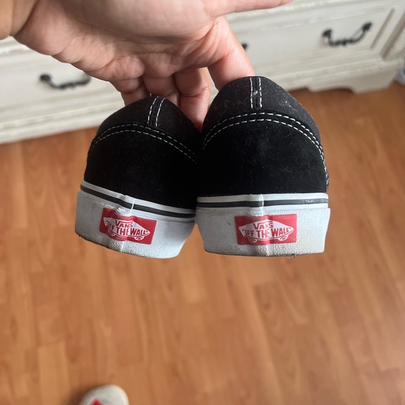 Black and white Old Skool Vans - Picture 2 of 4